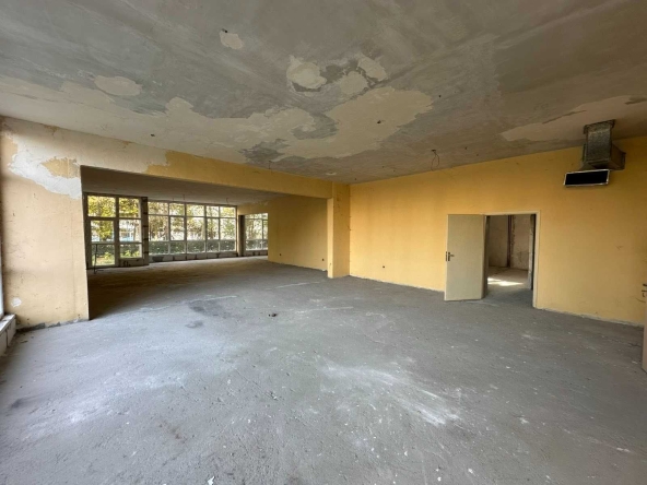 Магазин в Пловдив, Гагарин - 410 кв.м за 459 €/кв.м - Снимка #1