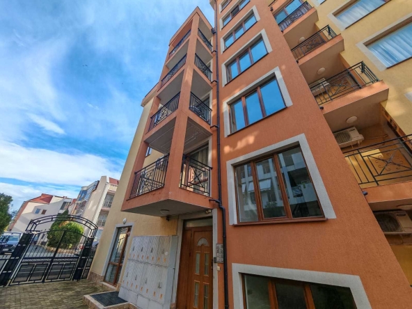 Тристаен апартамент в Свети Влас - 77 кв.м за 755 €/кв.м - Снимка #1