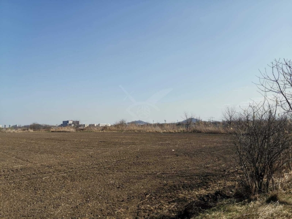 Парцел в Пловдив, Индустриална зона - Север - 3500 кв.м за 18 €/кв.м - Снимка #1