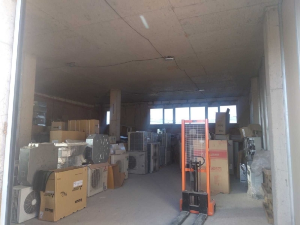 Дава се под наем Склад в с. Волуяк, Област София-град - 150 кв.м за 408 € - Снимка #1