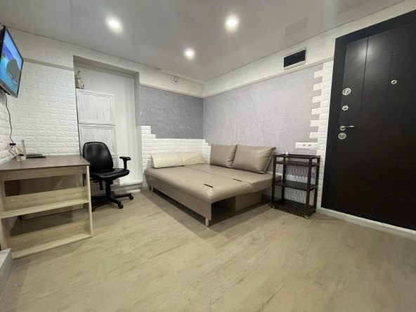 Дава се под наем Едностаен апартамент в Варна, Център - 30 кв.м за 448.8 € - Снимка #1