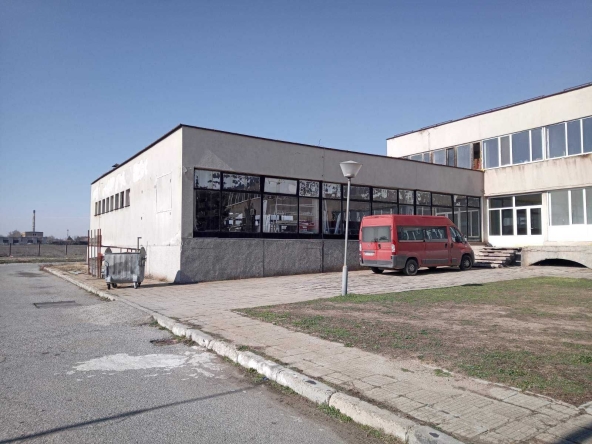 Дава се под наем Промишлена сграда в Сливен, Промишлена зона - 610 кв.м за 1275 € - Снимка #1