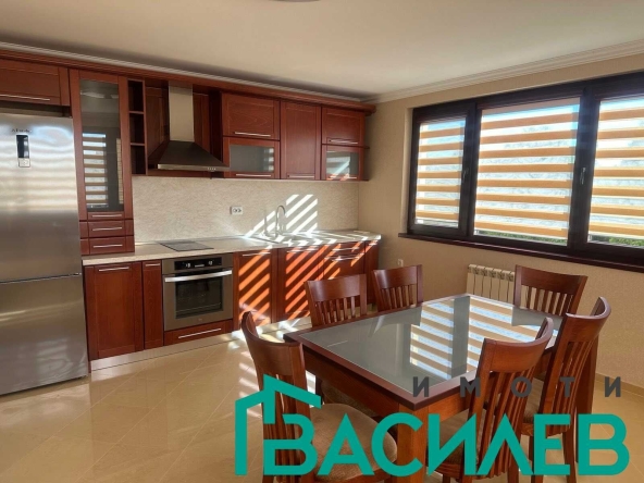 Дава се под наем Етаж от къща в София, Център - 116 кв.м за 757.86 € - Снимка #1