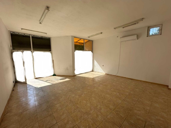 Дава се под наем Магазин в Пловдив, Тракия - 100 кв.м за 698.19 € - Снимка #1