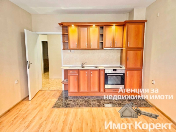 Дава се под наем Четиристаен апартамент в Асеновград - 110 кв.м за 348.84 € - Снимка #1