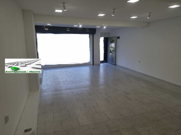 Дава се под наем Магазин в Пловдив, Център - 80 кв.м за 747.66 € - Снимка #1