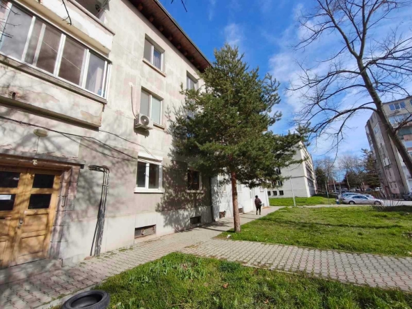 Тристаен апартамент в Ямбол, Аврен - 75 кв.м за 667 €/кв.м - Снимка #1