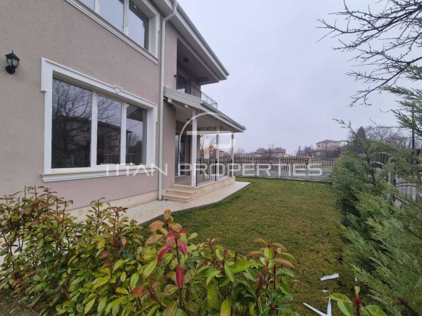 Къща в Пловдив, Коматево - 222 кв.м за 918 €/кв.м - Снимка #1