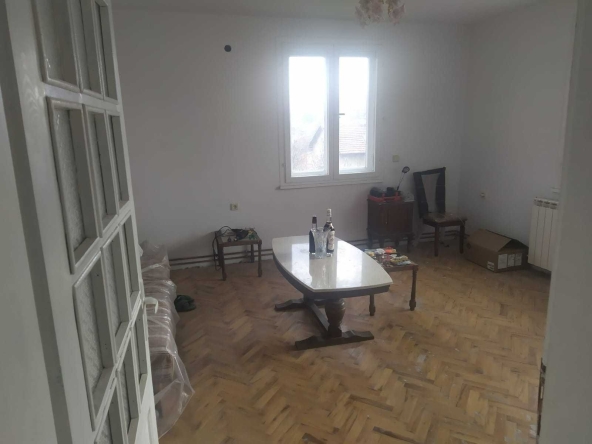 Дава се под наем Четиристаен апартамент в София, Център - 171 кв.м за 663 € - Снимка #1