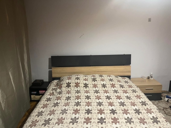 Дава се под наем Тристаен апартамент в София, Връбница 1 - 400 кв.м за 156.57 € - Снимка #1