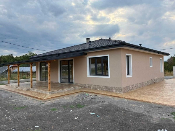 Къща в с. Сираково, Област Хасково - 160 кв.м за 634 €/кв.м - Снимка #1