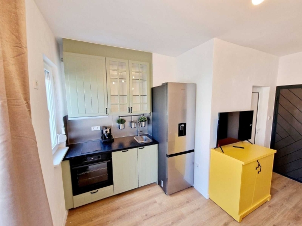 Дава се под наем Двустаен апартамент в София, Витоша - 64 кв.м за 548.25 € - Снимка #1