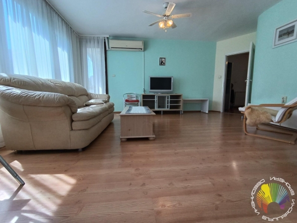 Дава се под наем Тристаен апартамент в Бургас, Лазур - 95 кв.м за 459 € - Снимка #1