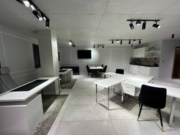 Дава се под наем Офис в Пловдив, Център - 75 кв.м за 578.34 € - Снимка #1