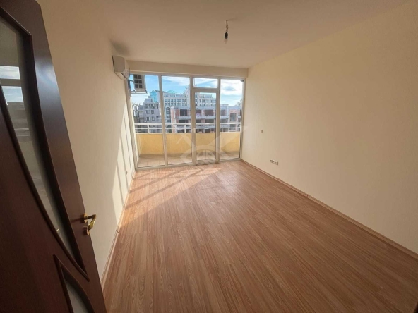 Тристаен апартамент в Поморие - 126 кв.м за 510 €/кв.м - Снимка #1