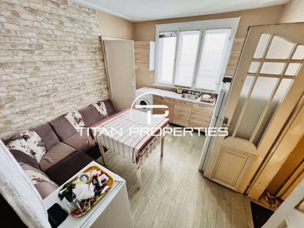 Дава се под наем Тристаен апартамент в Бургас, Център - 80 кв.м за 433.5 € - Снимка #1
