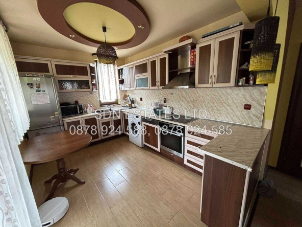 Тристаен апартамент в Казанлък - 110 кв.м за 1368 €/кв.м - Снимка #1