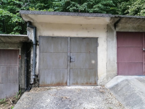 Дава се под наем Гараж / Паркомясто в Габрово, Център - 20 кв.м за 61.2 € - Снимка #1