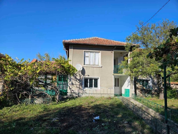 Къща в с. Искрица, Област Стара Загора - 100 кв.м за 108 €/кв.м - Снимка #1