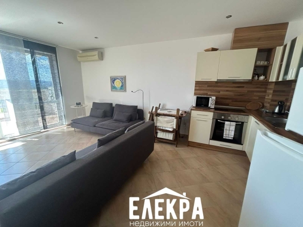Двустаен апартамент в Варна, Център - 78 кв.м за 491 €/кв.м - Снимка #1
