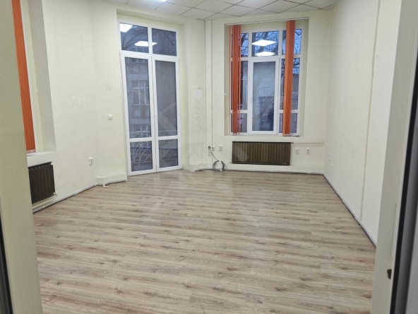 Дава се под наем Офис в Пловдив, Център - 230 кв.м за 997.05 € - Снимка #1