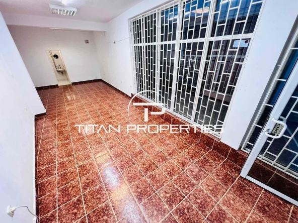 Дава се под наем Магазин в Бургас, Център - 45 кв.м за 398.82 € - Снимка #1