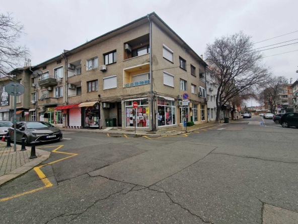 Магазин в Поморие - 42 кв.м за 37 €/кв.м - Снимка #1