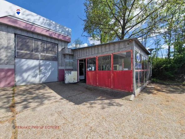 Промишлена сграда в Русе, Промишлена зона - Запад - 181 кв.м за 812 €/кв.м - Снимка #1