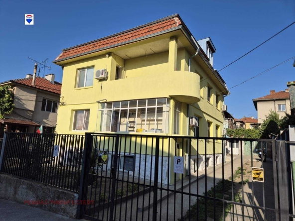 Етаж от къща в Русе, Дружба 2 - 151 кв.м за 541 €/кв.м - Снимка #1