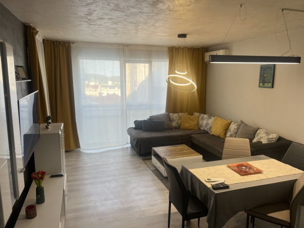 Дава се под наем Двустаен апартамент в Варна, Левски - 82 кв.м за 598.23 € - Снимка #1