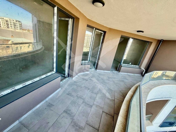 Тристаен апартамент в Бургас, Славейков - 120 кв.м за 872 €/кв.м - Снимка #1