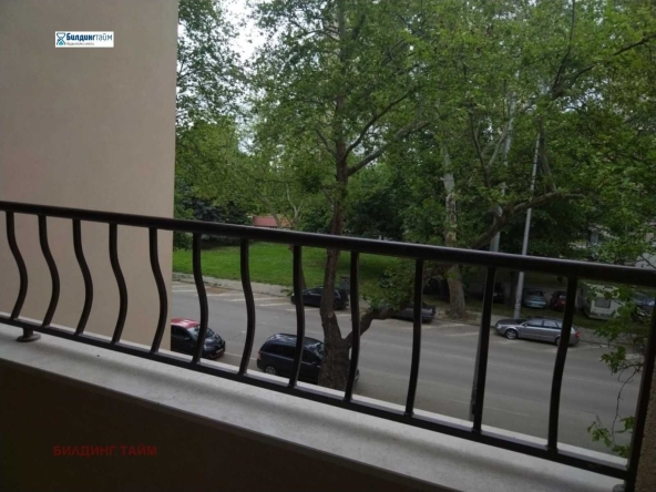 Тристаен апартамент в Шумен, Добруджански - 101 кв.м за 758 €/кв.м - Снимка #1
