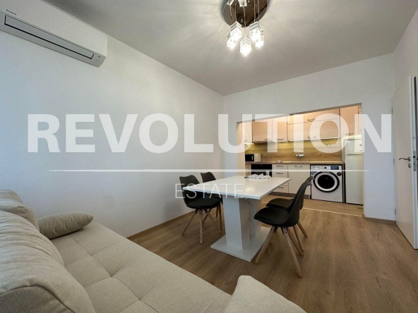 Дава се под наем Тристаен апартамент в Варна, Спортна зала - 90 кв.м за 947.58 € - Снимка #1