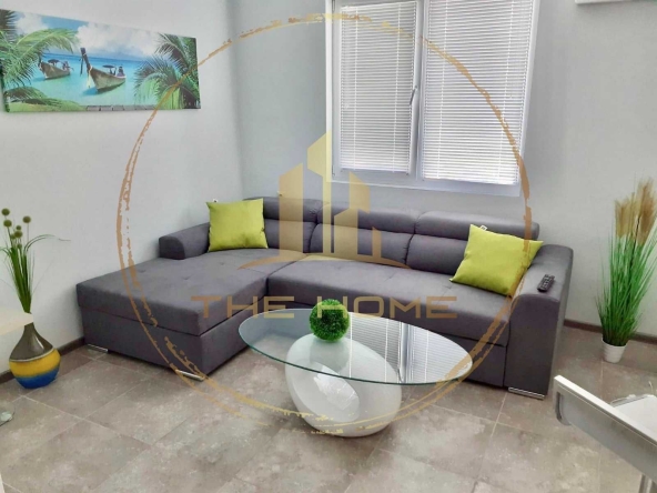 Дава се под наем Тристаен апартамент в Варна, Център - 78 кв.м за 727.77 € - Снимка #1