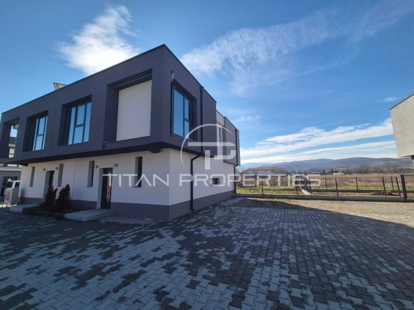 Къща в с. Първенец, Област Пловдив - 171 кв.м за 701 €/кв.м - Снимка #1