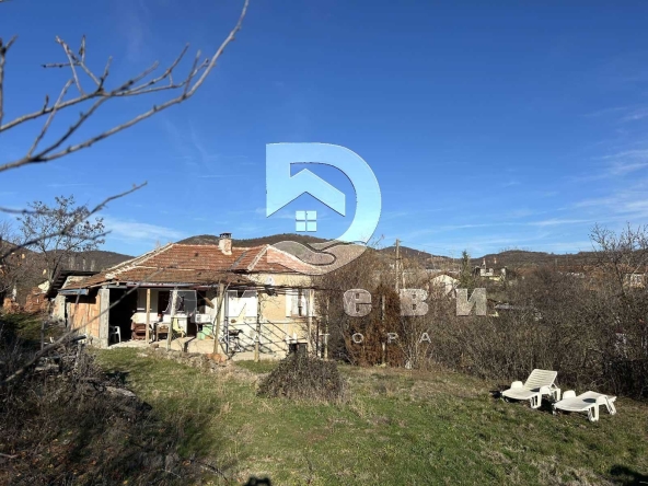 Къща в с. Лозен, Област Стара Загора - 100 кв.м за 352 €/кв.м - Снимка #1