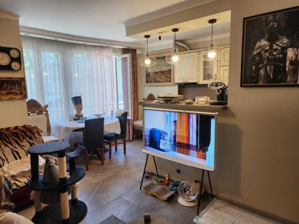 Двустаен апартамент в Пловдив, Център - 79 кв.м за 1485 €/кв.м - Снимка #1