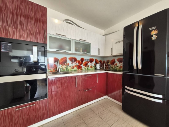 Дава се под наем Тристаен апартамент в с. Кошарица, Област Бургас - 85 кв.м за 2593.35 € - Снимка #1