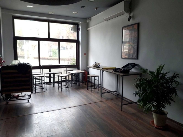 Дава се под наем Магазин в Бургас, Център - 63 кв.м за 1346.4 € - Снимка #1