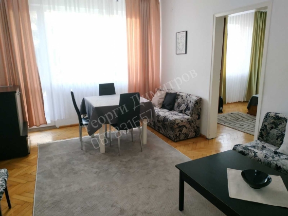 Дава се под наем Тристаен апартамент в Разград, Център - 80 кв.м за 398.82 € - Снимка #1