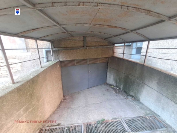 Гараж / Паркомясто в Русе, Широк център - 14 кв.м за 383 €/кв.м - Снимка #1