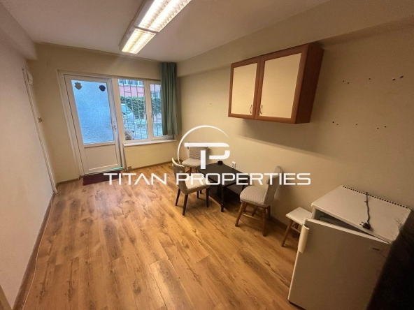 Дава се под наем Офис в Бургас, Център - 20 кв.м за 129.54 € - Снимка #1