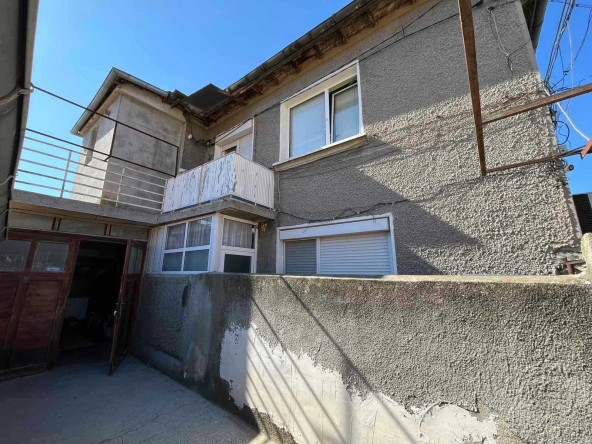 Етаж от къща в Нови пазар - 200 кв.м за 268 €/кв.м - Снимка #1