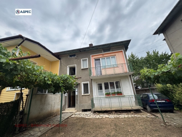 Етаж от къща в Мездра - 105 кв.м за 432 €/кв.м - Снимка #1