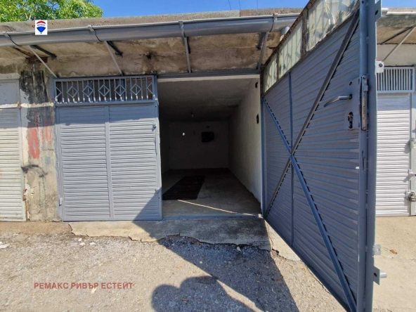Гараж / Паркомясто в Русе, Здравец Изток - 20 кв.м за 584 €/кв.м - Снимка #1