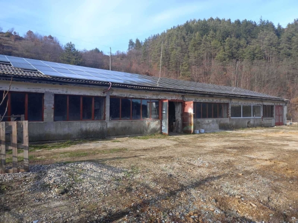 Дава се под наем Промишлена сграда в Златоград - 370 кв.м за 687.99 € - Снимка #1