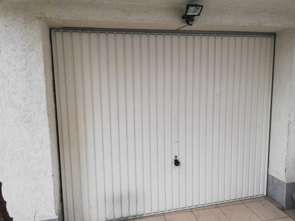 Дава се под наем Гараж / Паркомясто в Пазарджик, Идеален център - 16 кв.м за 69.36 € - Снимка #1