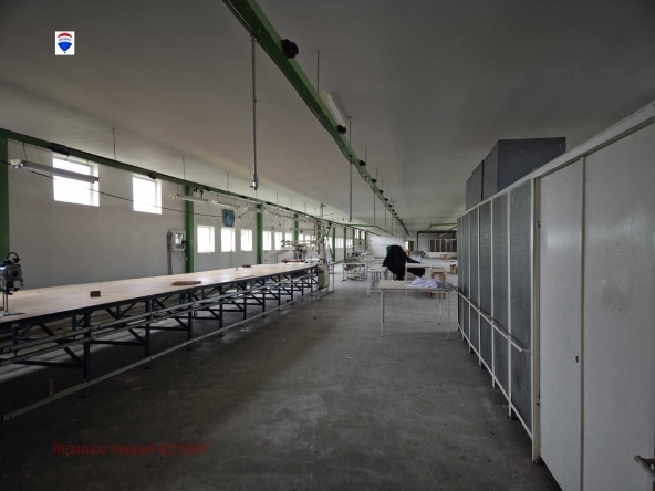 Дава се под наем Промишлена сграда в с. Смирненски, Област Русе - 1240 кв.м за 1150 € - Снимка #1