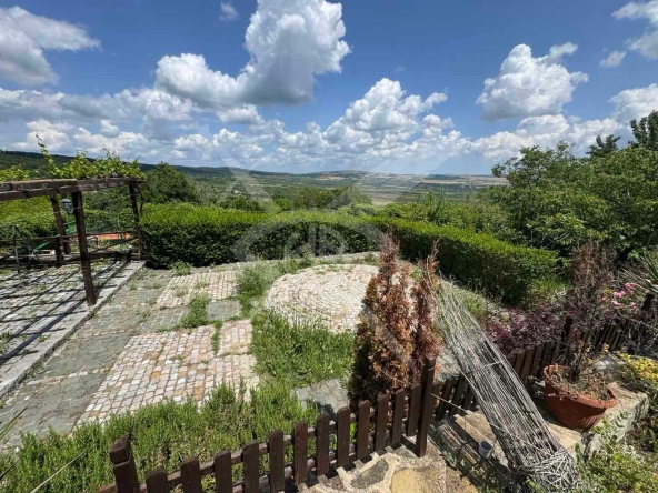 Къща в Айтос - 360 кв.м за 284 €/кв.м - Снимка #1