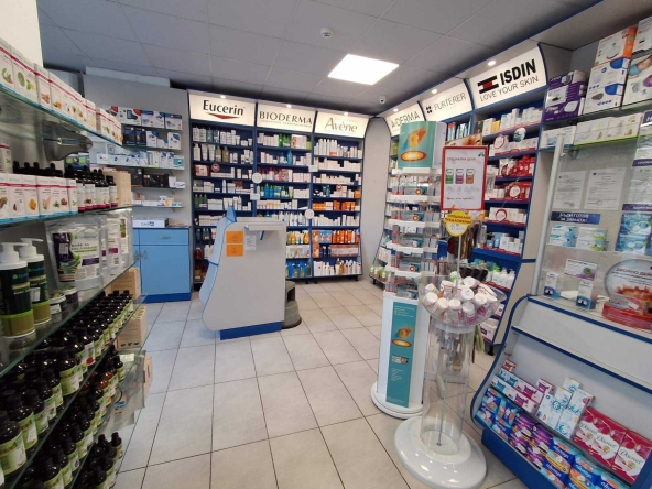 Дава се под наем Магазин в Търговище, Център - 100 кв.м за 1695.24 € - Снимка #1